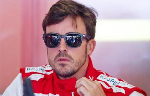 fernando alonso con gafas oakley garage